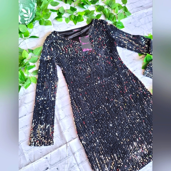 ❤️‍🔥MUST HAVE THIS DRESS❤️‍🔥 - Picture 3 of 6